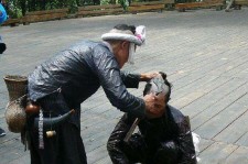淮安欲带老伴游遍中国(带着老伴去旅游)